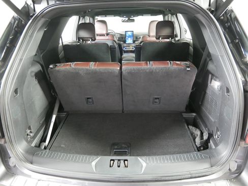 Used 2020 Ford Explorer Platinum w/ Premium Technology Package AWD/4WD image 18