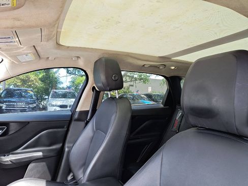 Used 2019 Jaguar F-PACE AWD/4WD image 32