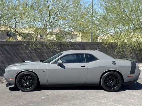 Used 2017 Dodge Challenger R/T Scat Pack RWD image 5