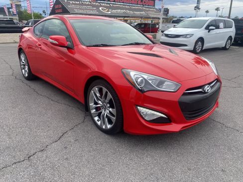 Used 2014 Hyundai Genesis 3.8 image 3