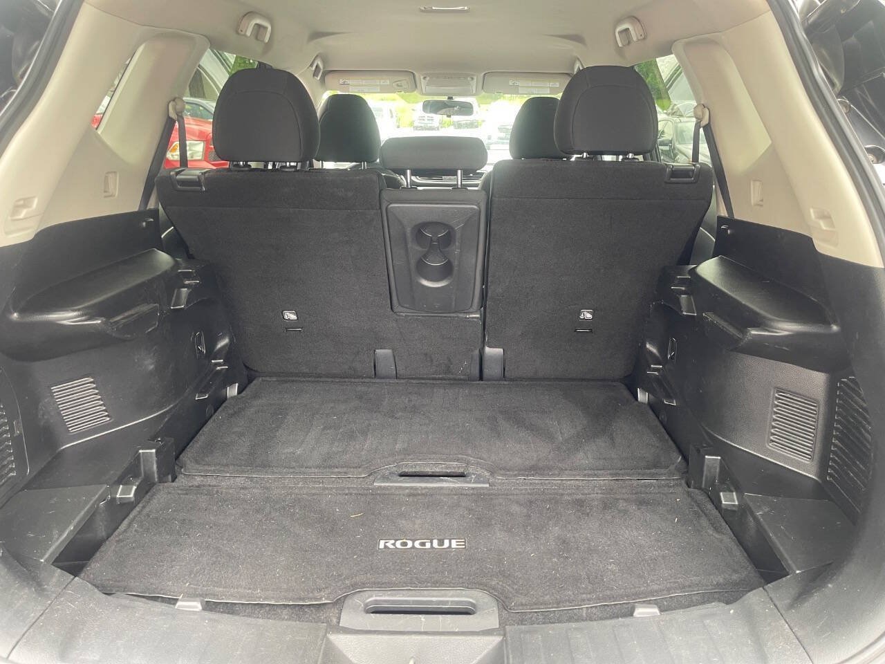 Used 2018 Nissan Rogue SV AWD/4WD image 25