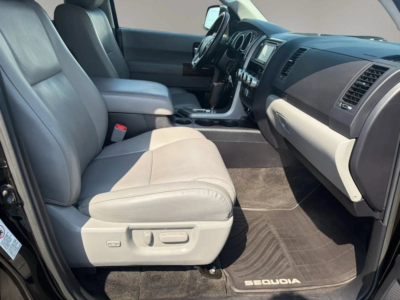 Used 2015 Toyota Sequoia Platinum AWD/4WD image 34
