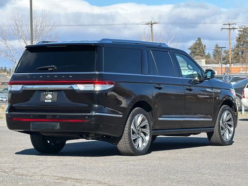 Used 2022 Lincoln Navigator L Reserve image 3