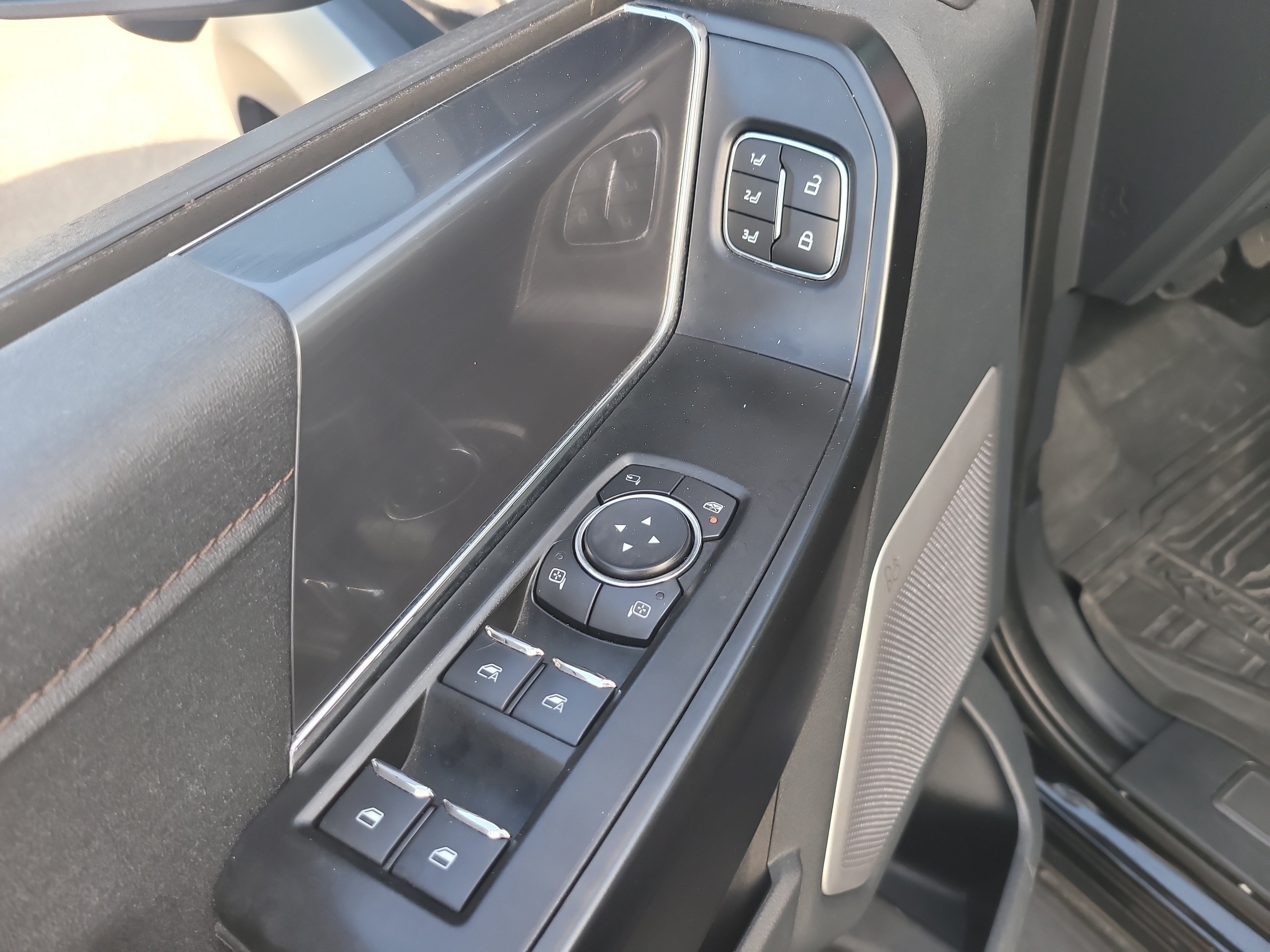 Used 2022 Ford F150 Raptor w/ Equipment Group 801A High AWD/4WD image 17