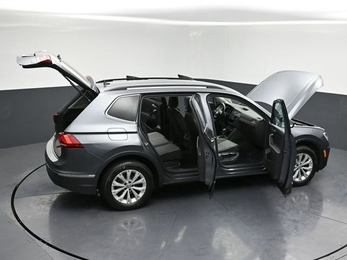 Used 2018 Volkswagen Tiguan SE image 32