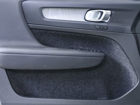 Certified 2025 Volvo XC40 B5 Plus image 8