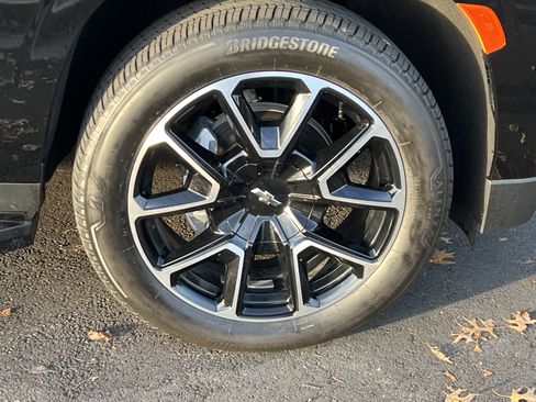 Certified 2024 Chevrolet Suburban RST w/ Luxury Package image 13