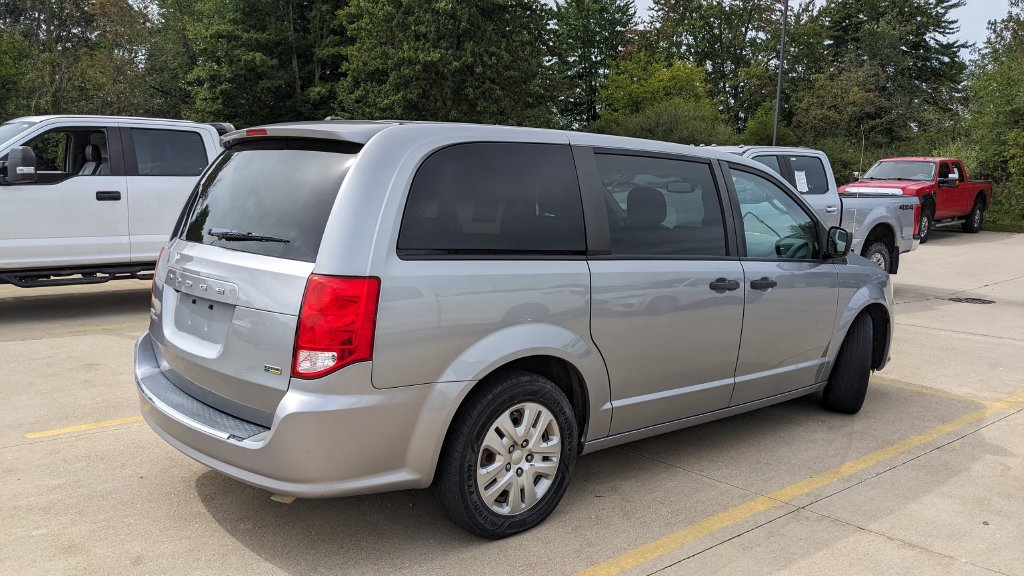 Used 2019 Dodge Grand Caravan SE w/ UConnect Hands-Free Group FWD image 3