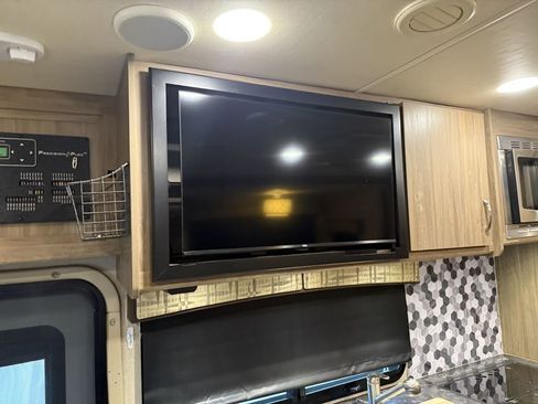 Used 2017 Ford E-450 and Econoline 450 Super Duty w/ Motorhome Prep Package RWD image 54