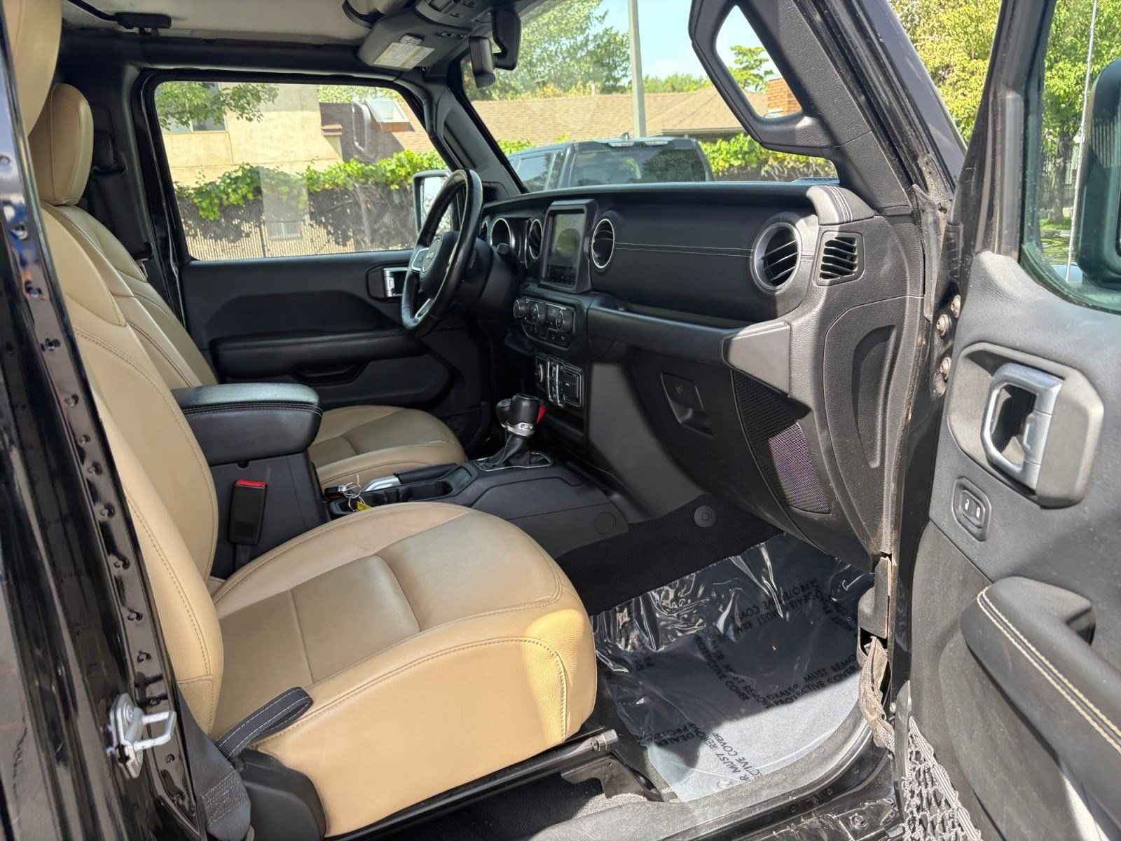 Used 2018 Jeep Wrangler Unlimited Sahara w/ Uconnect 4C Nav & Sound Group AWD/4WD image 27