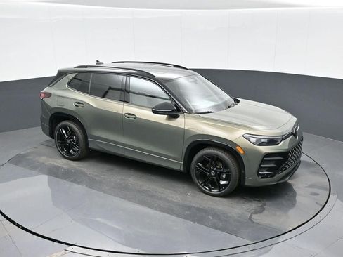 New 2026 Volkswagen Tiguan SE R-Line FWD image 16