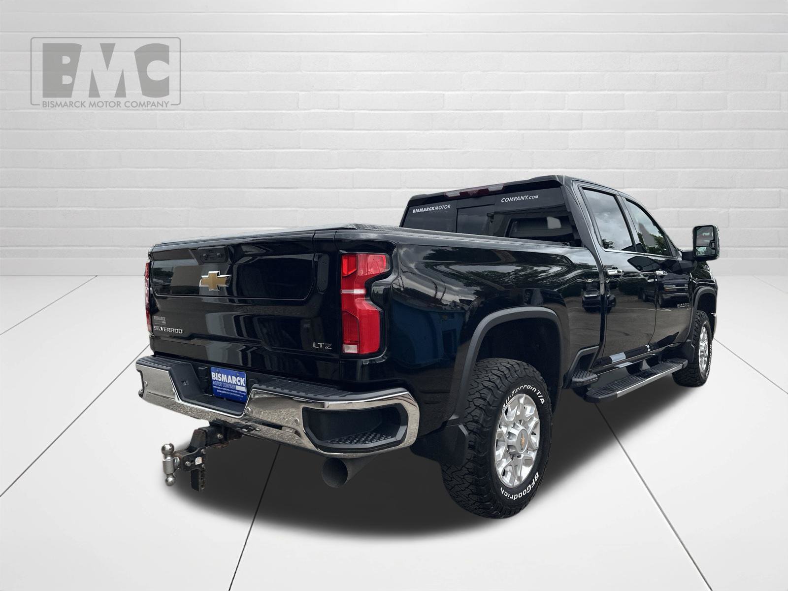 Used 2024 Chevrolet Silverado 2500 LTZ w/ LTZ Plus Package AWD/4WD image 3