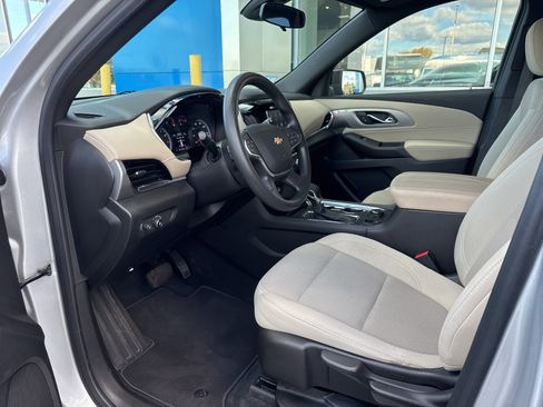 Used 2022 Chevrolet Traverse LS image 19