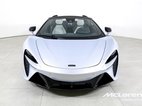 Used 2025 McLaren Artura Spider image 5