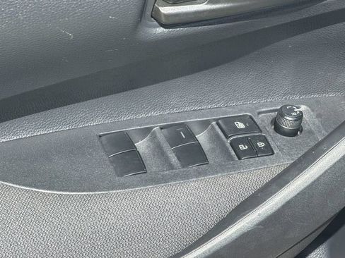 Used 2025 Toyota Corolla LE FWD image 13