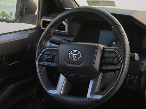 Used 2025 Toyota Tacoma SR5 AWD/4WD image 18
