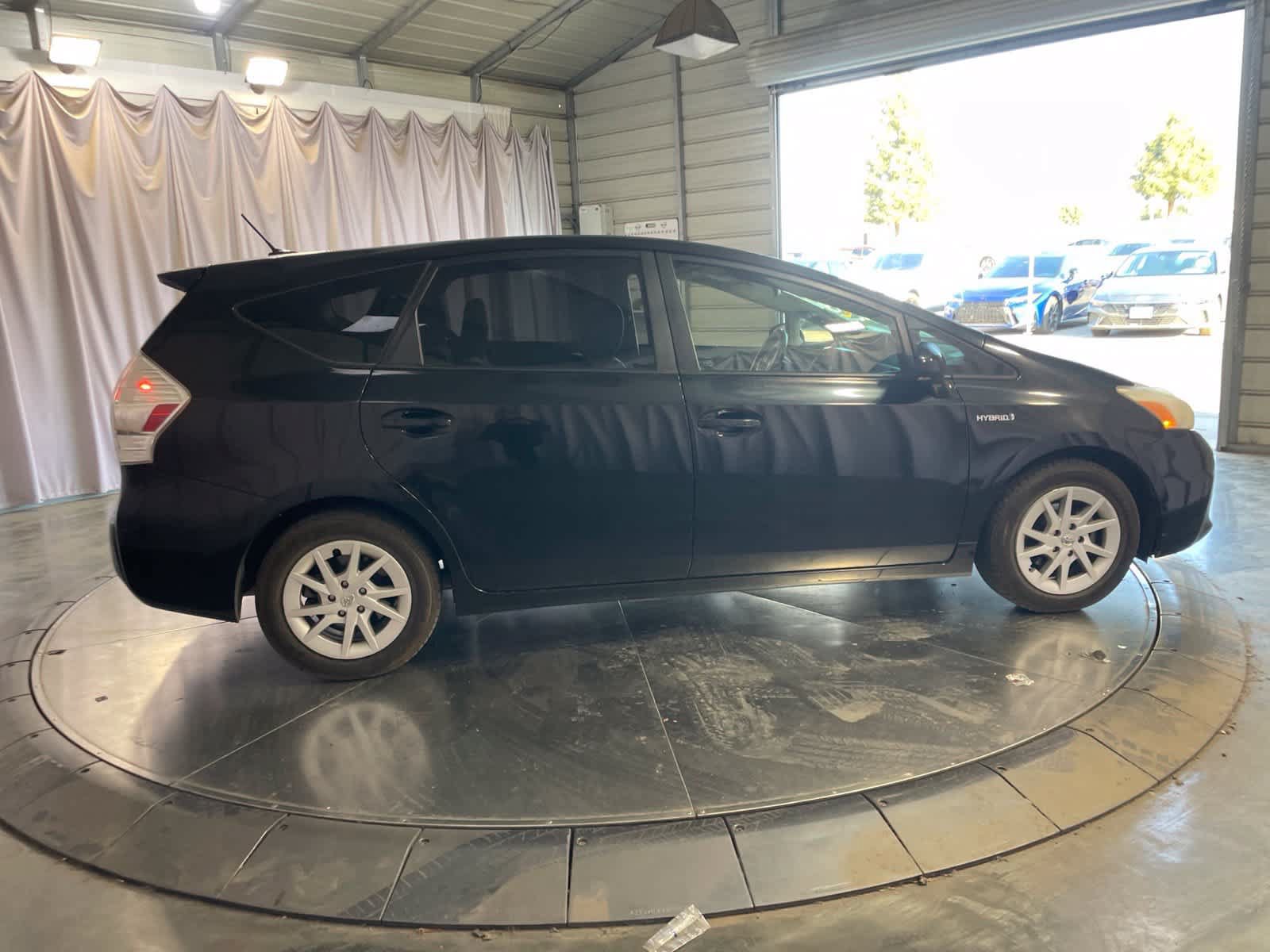 Used 2012 Toyota Prius V Three w/ Preferred Accessory Pkg FWD image 4