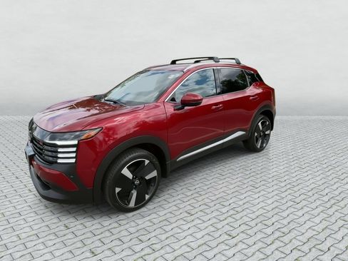Certified 2025 Nissan Kicks SR FWD image 4