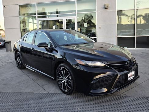 Used 2022 Toyota Camry SE image 6