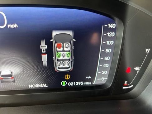 Used 2025 Honda Pilot Elite image 16