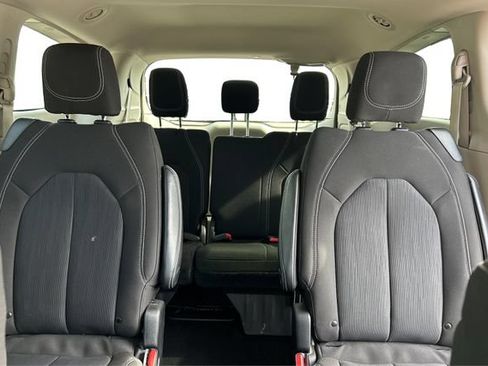 Used 2023 Chrysler Voyager LX FWD image 15