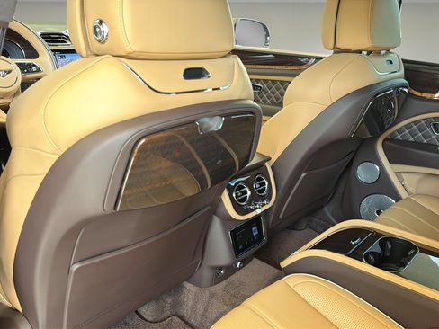 Certified 2023 Bentley Bentayga AWD/4WD image 17