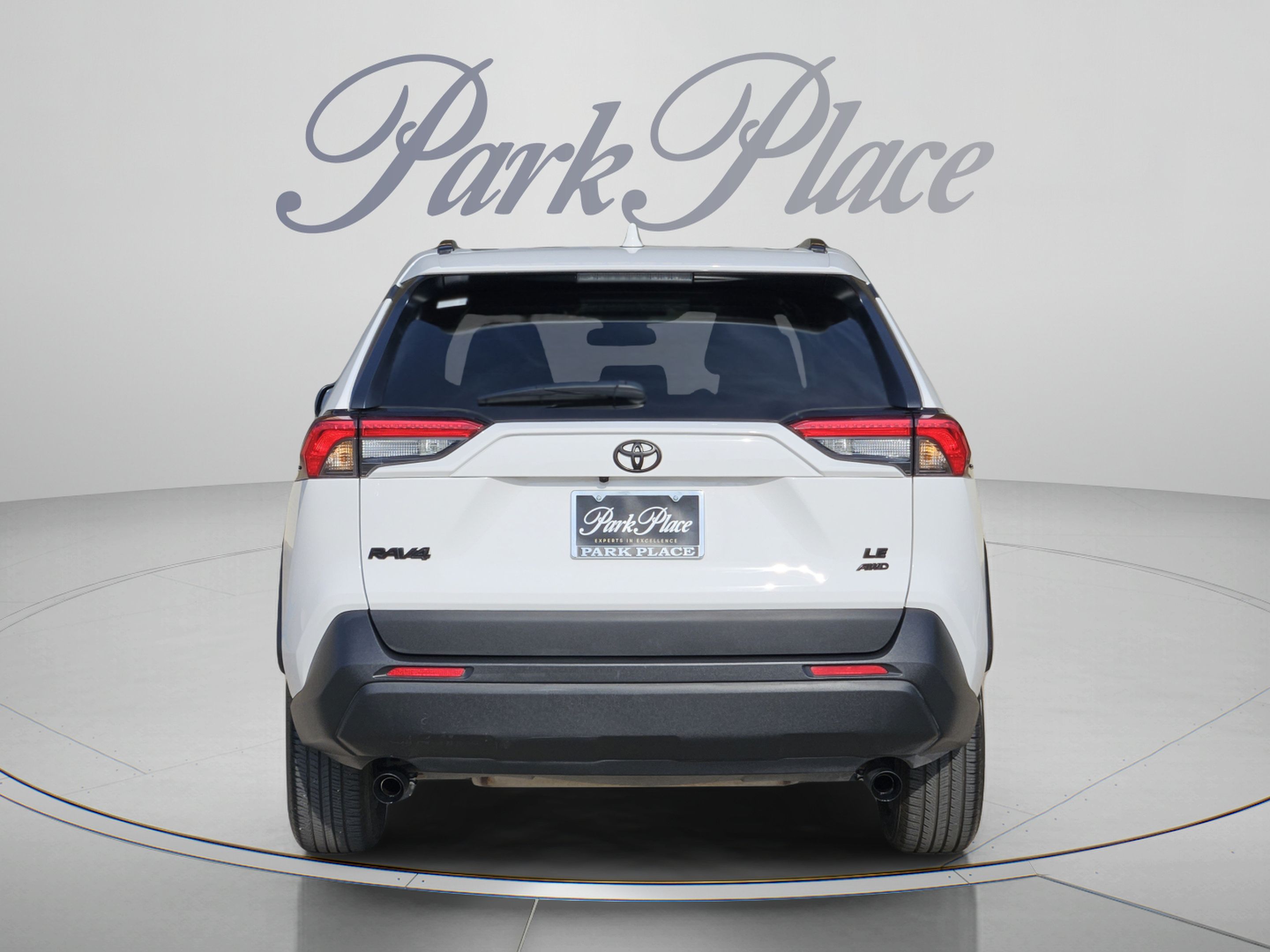 Used 2021 Toyota RAV4 LE AWD/4WD image 4