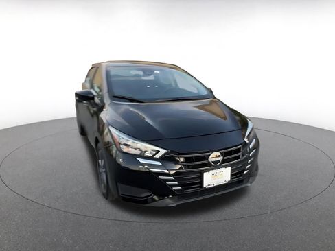 Used 2025 Nissan Versa SV image 3