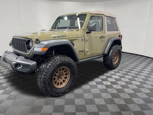 Used 2025 Jeep Wrangler Sport AWD/4WD image 4