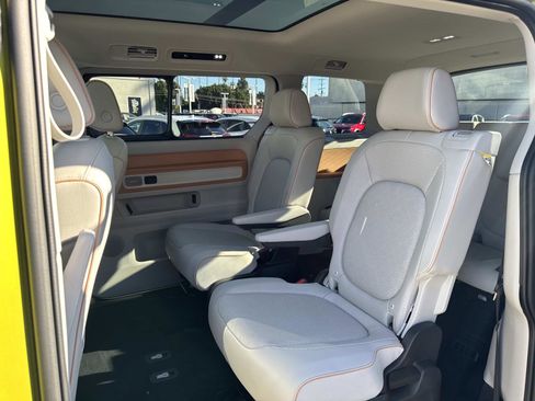 Used 2025 Volkswagen ID. Buzz 1st Edition image 28