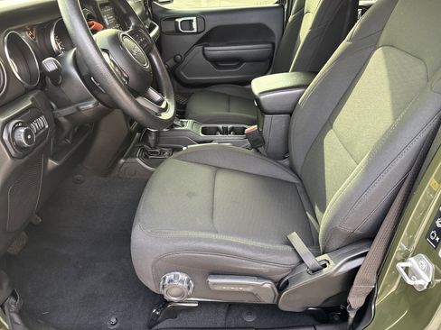 Used 2022 Jeep Wrangler Unlimited Sport image 9