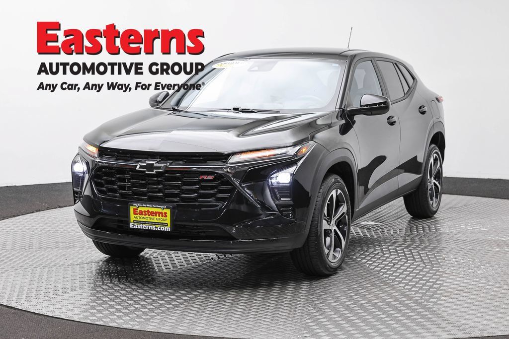 Used 2024 Chevrolet Trax RS FWD image 1