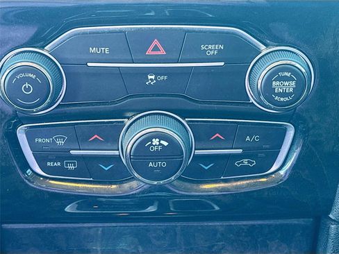 Used 2020 Chrysler 300 Limited image 17