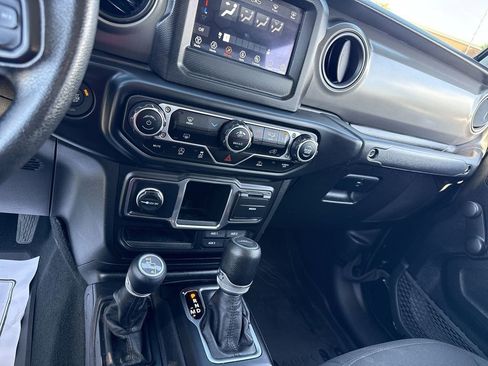 Used 2023 Jeep Gladiator Sport w/ Off Road Group image 18