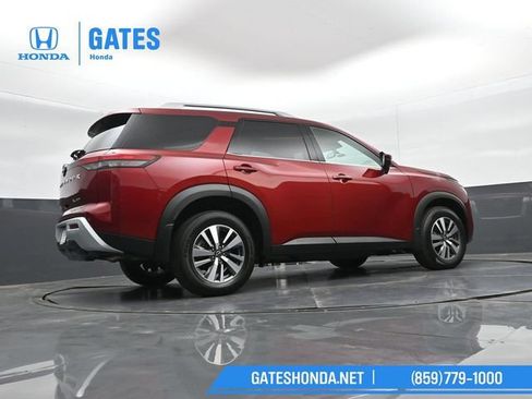 Used 2023 Nissan Pathfinder SL AWD/4WD image 40