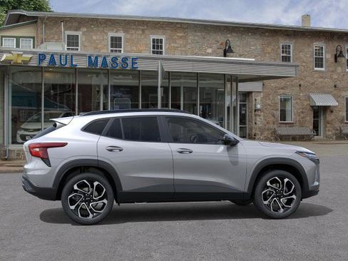 New 2026 Chevrolet Trax RS w/ Sunroof Package FWD image 5