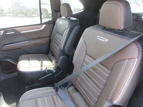 New 2026 GMC Acadia Denali Ultimate AWD/4WD image 12