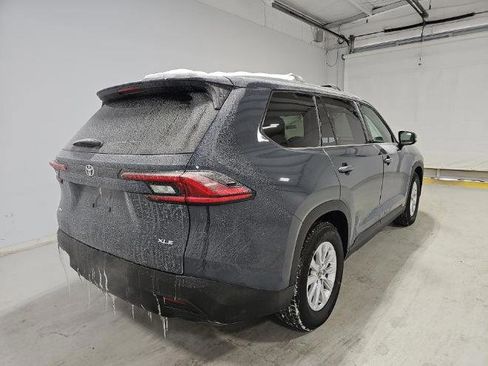 Used 2025 Toyota Grand Highlander AWD image 4