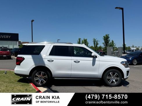 Used 2024 Ford Expedition Limited AWD/4WD image 8