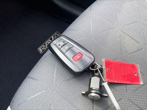 Used 2019 Toyota RAV4 XLE AWD/4WD image 15