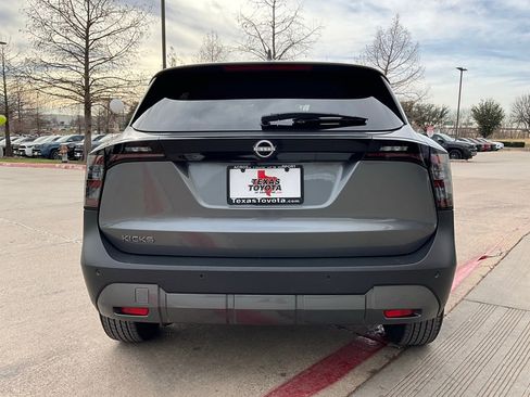 Used 2025 Nissan Kicks SV image 7
