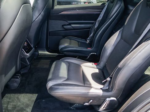 Used 2022 Tesla Model X Plaid image 18