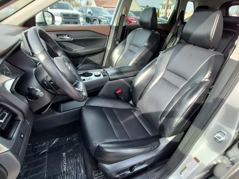 Used 2022 Nissan Rogue SV w/ SV Premium Package image 10