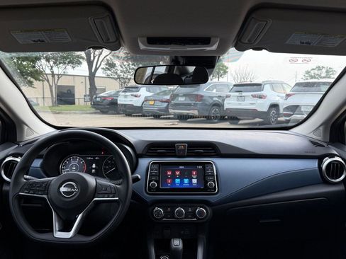 Used 2025 Nissan Versa SV FWD image 33