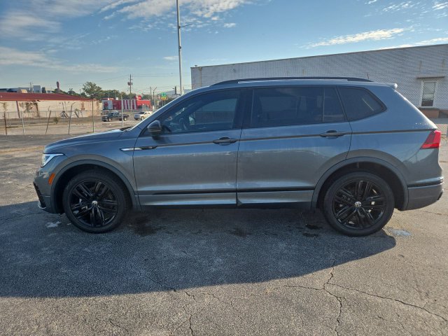 Used 2022 Volkswagen Tiguan SE R-Line FWD image 5