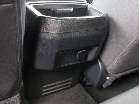 Used 2025 Toyota Tacoma SR5 AWD/4WD image 19