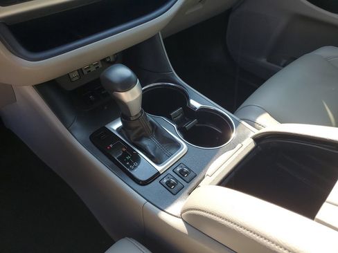 Used 2019 Toyota Highlander XLE AWD/4WD image 20