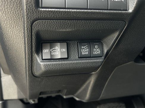 Used 2025 Toyota Tacoma Trailhunter image 18