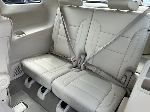 Used 2023 GMC Acadia Denali w/ Denali Technology Package image 30