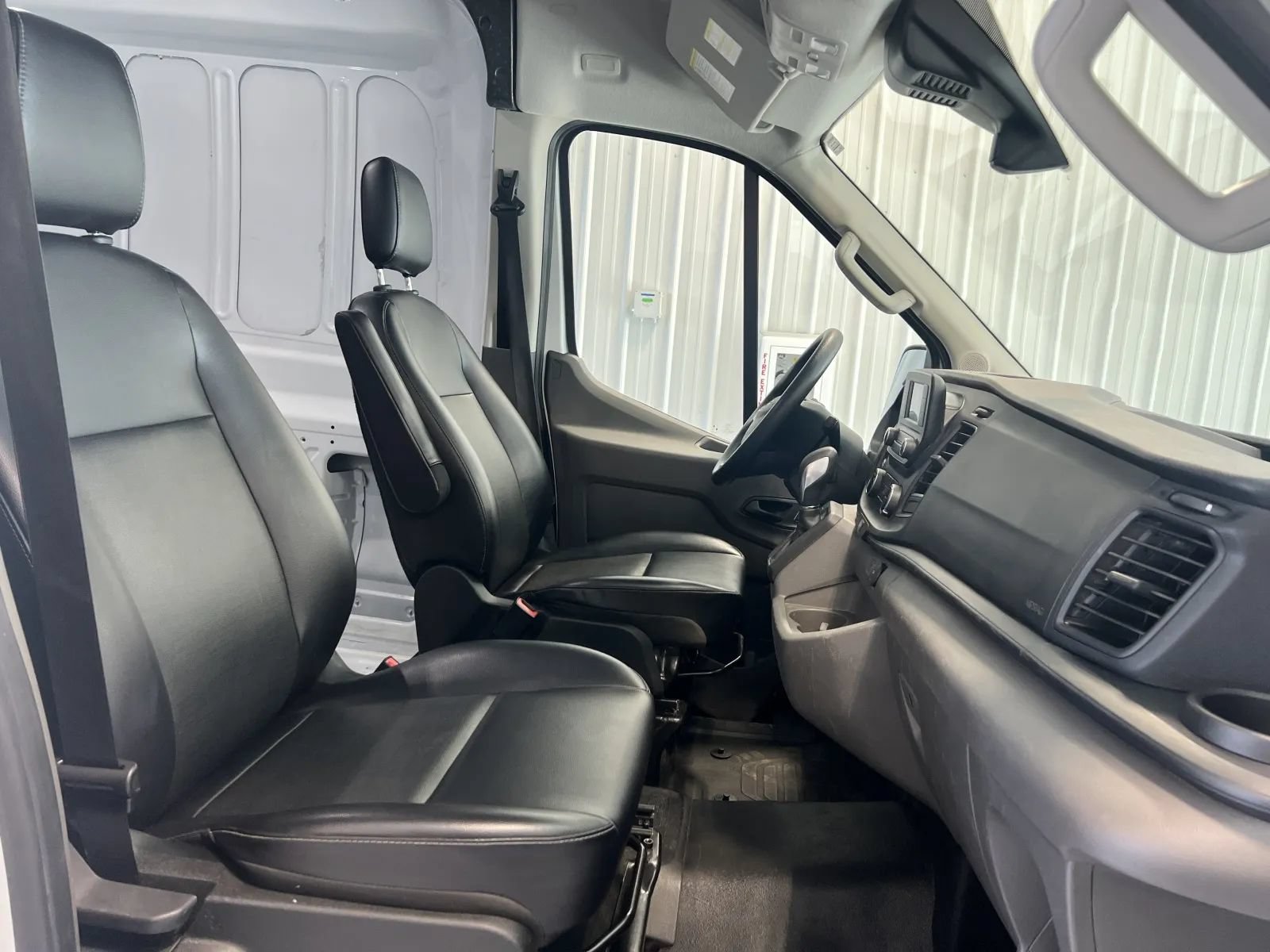 Used 2025 Ford Transit 250 148 Medium Roof RWD image 27